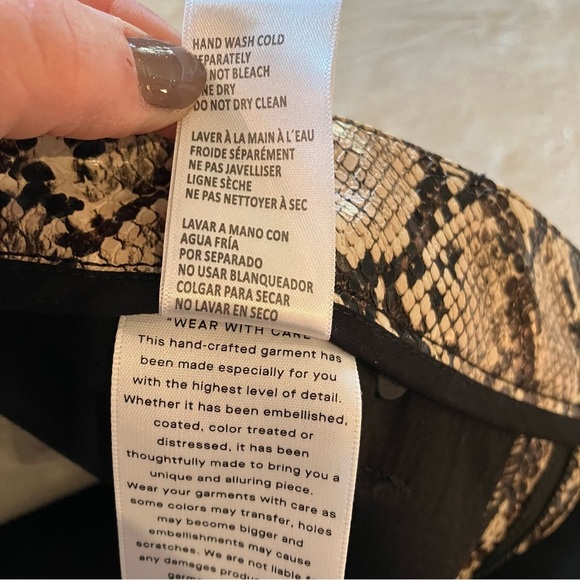 Good American Good Classic Faux Snake Skin Pants, size 4, NWOT - Picture 7 of 11